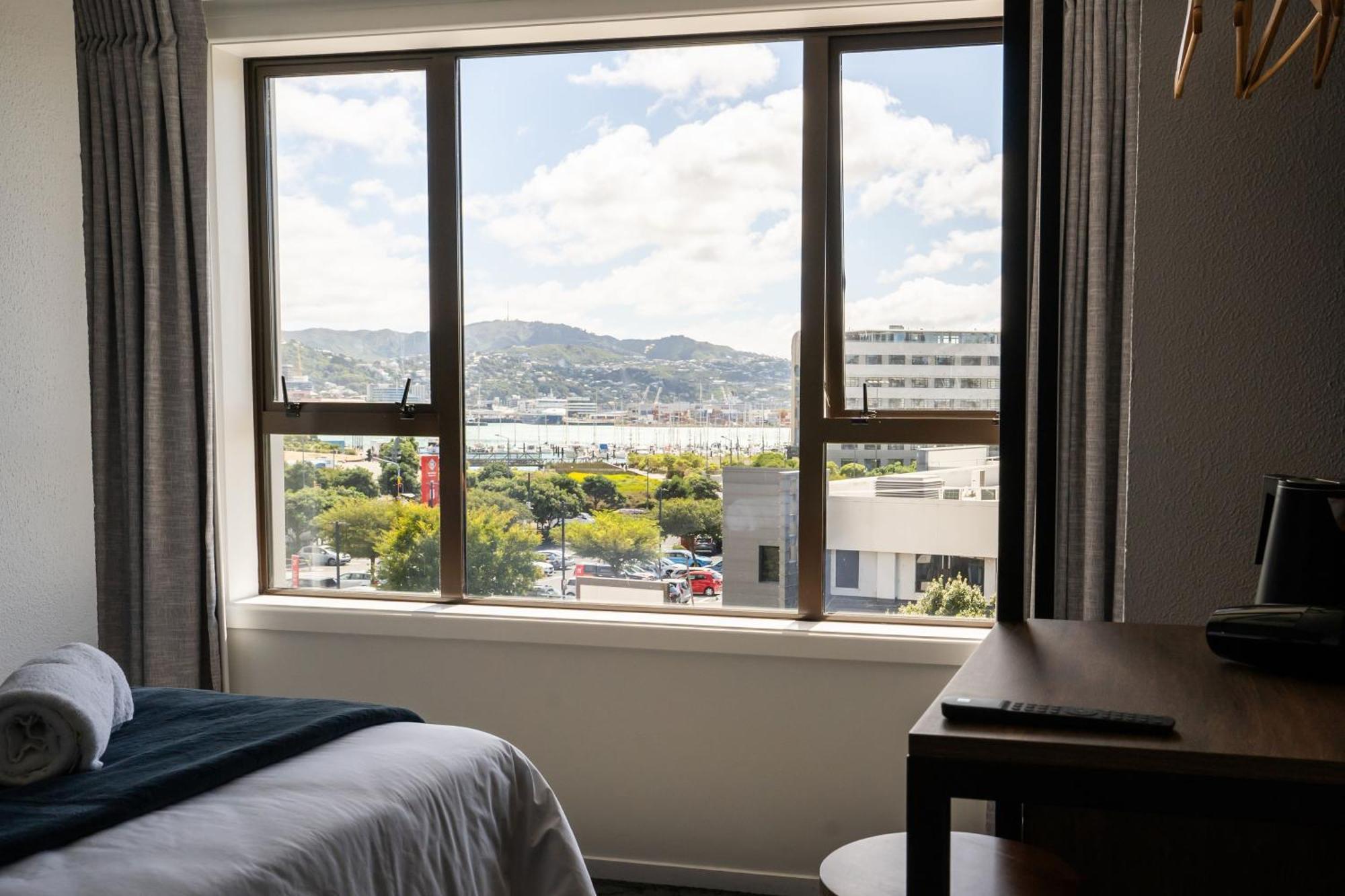 Hostel Haka House Wellington Exteriér fotografie A view from a student apartment